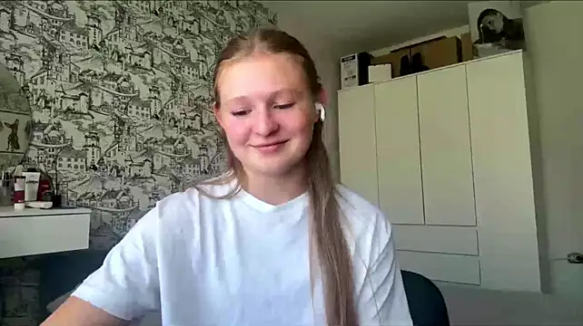 LisFris stripchat live cam model