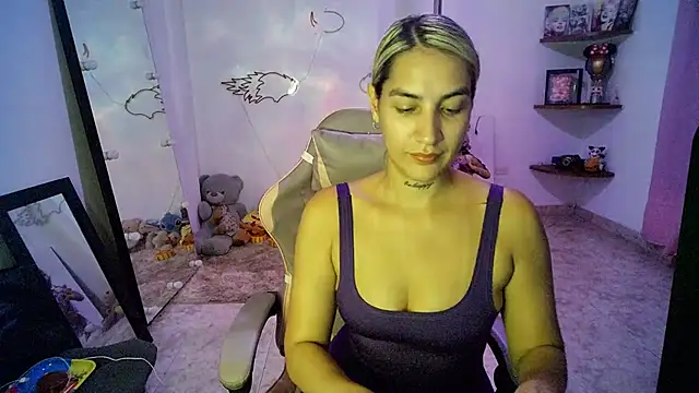 mandy_berrys stripchat live cam model