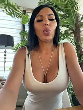 ReynaMorel stripchat live cam model