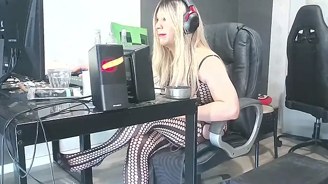EmmaDelage stripchat live cam model