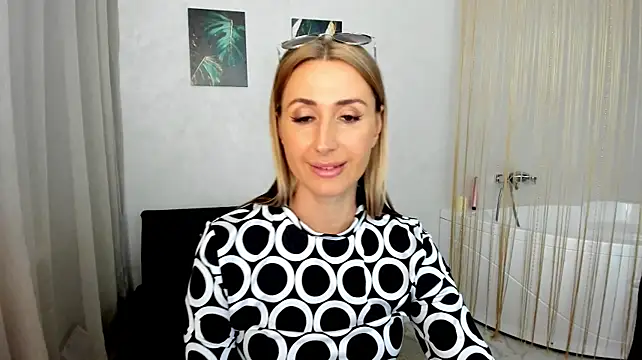 PassionGlow stripchat live cam model