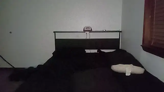 Opondestre00420 stripchat live cam model
