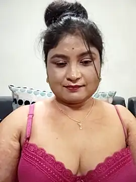 hornyriyanka stripchat live cam model