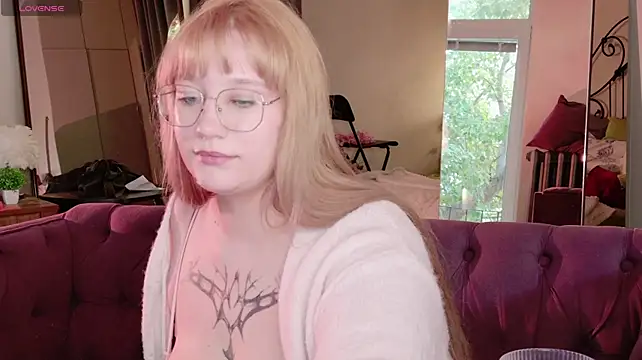 Morvelyn stripchat live cam model