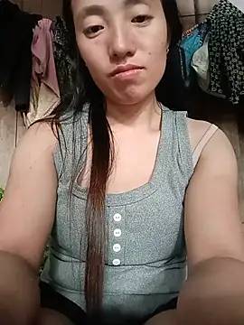an-orphan stripchat live cam model