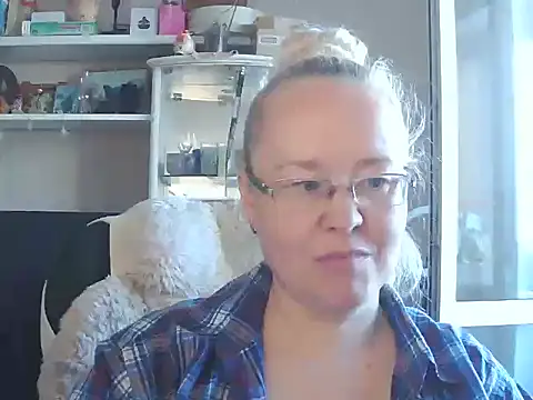 Viola27 stripchat live cam model