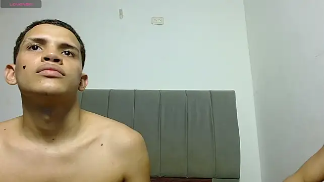 Jose_And_Daniel stripchat live cam model