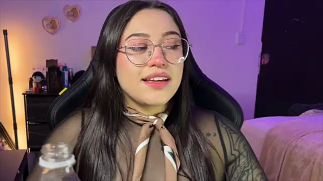 Lilyhotson stripchat live cam model