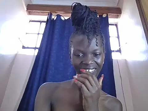 Gram-luxe stripchat live cam model