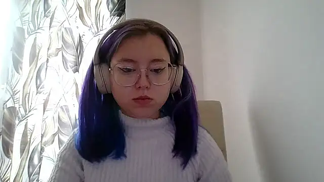 MaddieTeen stripchat live cam model