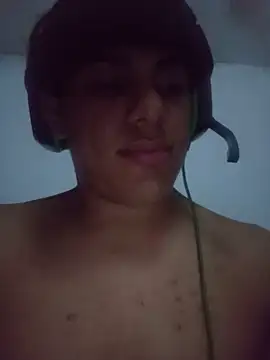 Isaias18RT stripchat live cam model