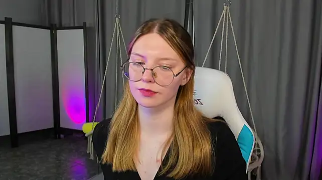 MaryRichardson stripchat live cam model