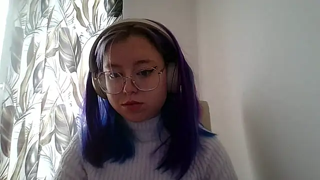 MaddieTeen stripchat live cam model