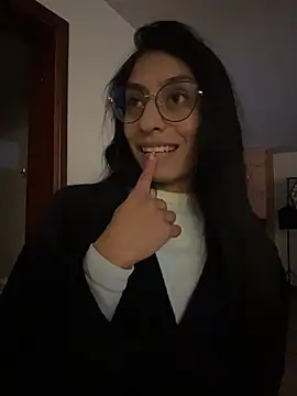 Lucyjoi stripchat live cam model