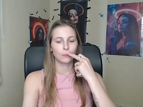 StrangerGi stripchat live cam model
