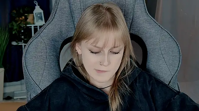 KiraMontoya stripchat live cam model
