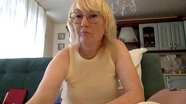 Zeyona stripchat live cam model