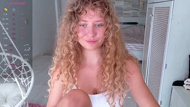 Milounee stripchat live cam model