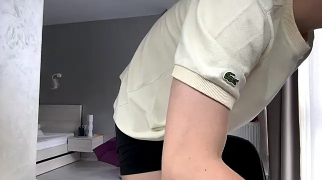 SoloFury stripchat live cam model