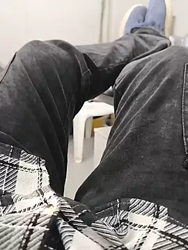 Hotmen84050 stripchat live cam model