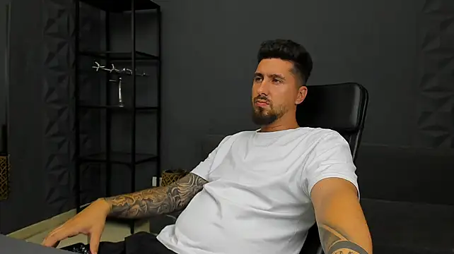 LoganStroud stripchat live cam model