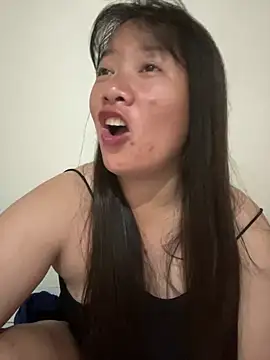 Zully- stripchat live cam model