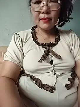 -Titihan- stripchat live cam model