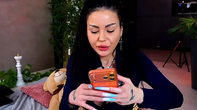 NaomyFlame stripchat live cam model