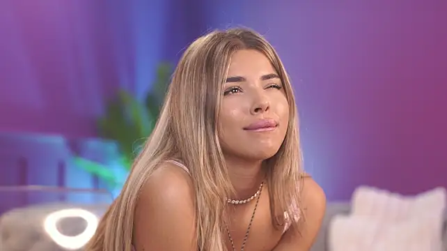 KiaraConti stripchat live cam model