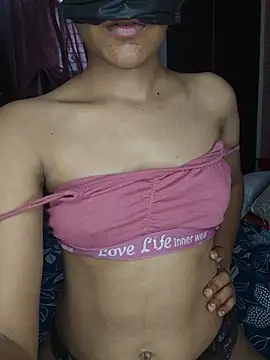 trishasingh07 stripchat live cam model