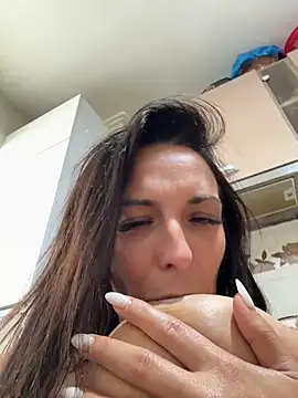 Almmaxxxx stripchat live cam model