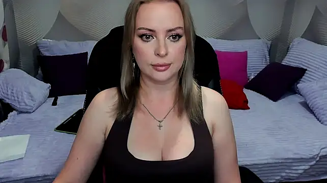 Hotdreamhere stripchat live cam model
