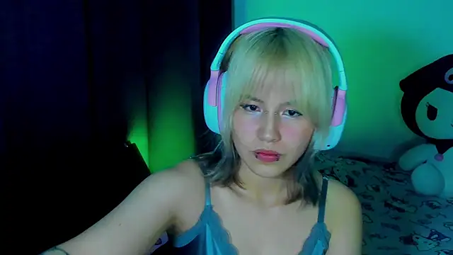 Akane-Mou stripchat live cam model