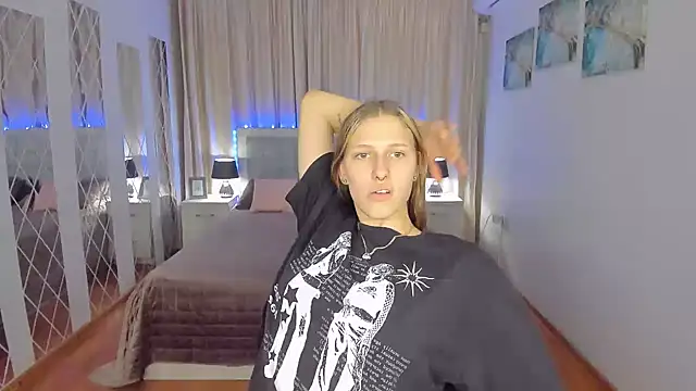 MiaCream stripchat live cam model