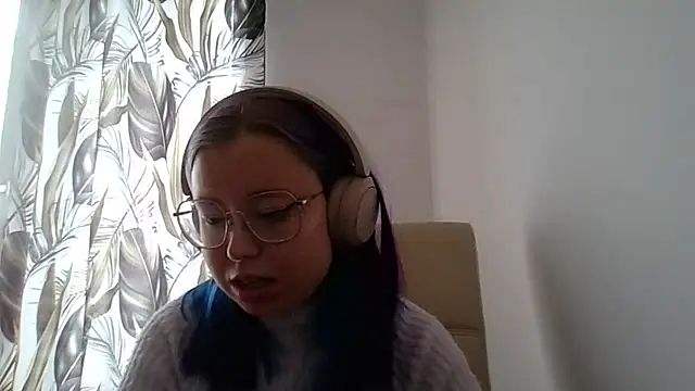 MaddieTeen stripchat live cam model