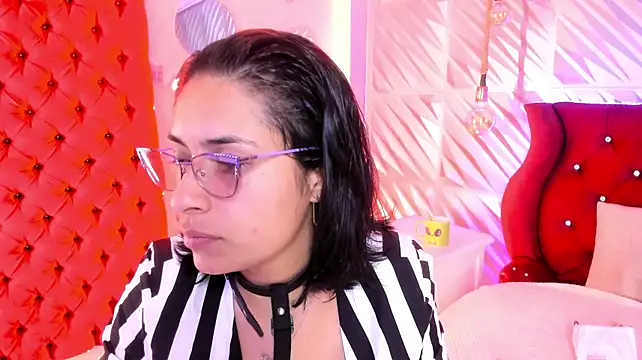 Roxanne_Han stripchat live cam model