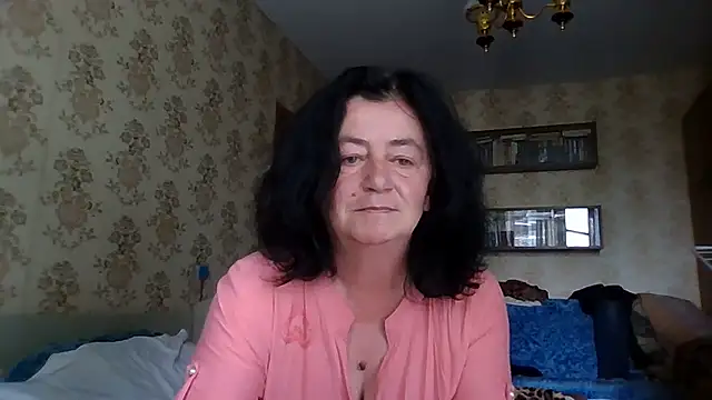 GypsiQueen2 stripchat live cam model