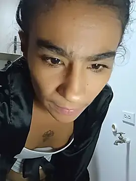 Leslly_ stripchat live cam model