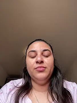 Veramaia stripchat live cam model