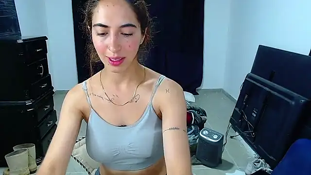 MariamGray1 stripchat live cam model