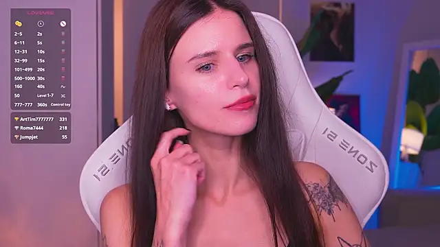 EmiMoon_ stripchat live cam model