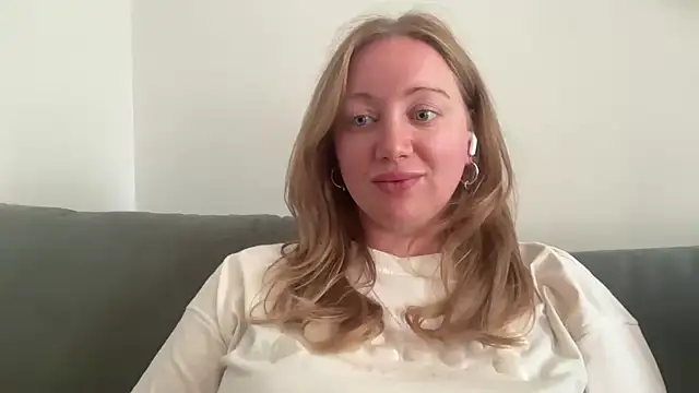 arielsweetieee stripchat live cam model