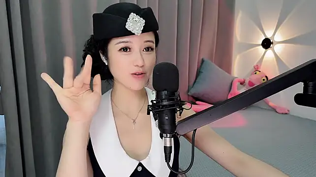 Momo-Wow stripchat live cam model