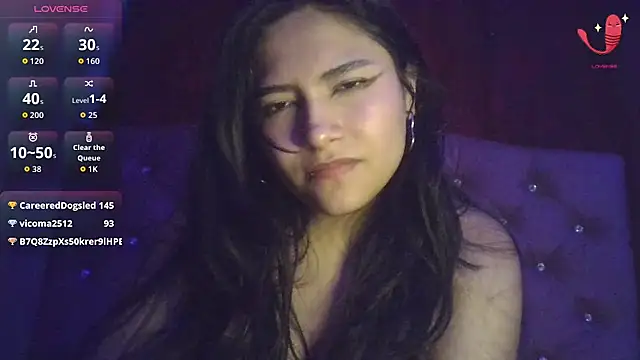 Thania- stripchat live cam model