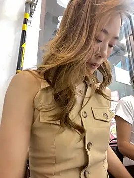 elleShow stripchat live cam model
