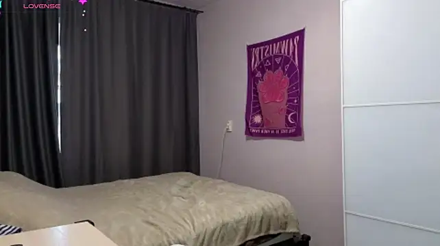 MilaniSummer stripchat live cam model