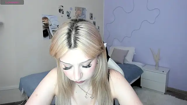 MarryMilow stripchat live cam model