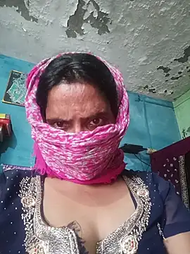 AadikiAunty stripchat live cam model