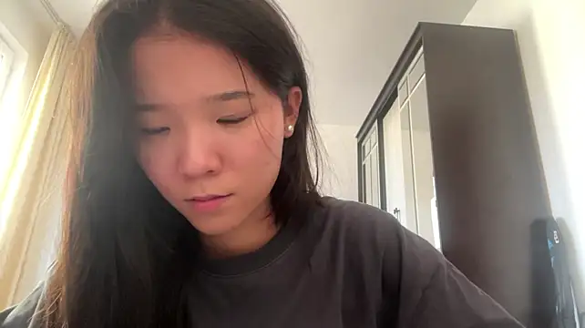 JuleCrass stripchat live cam model