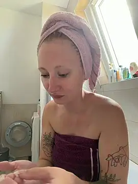 Opheliiaa stripchat live cam model